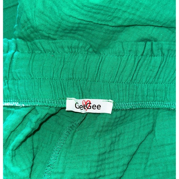 GeeGee Green Lightweight Shorts - Picture 2 of 2